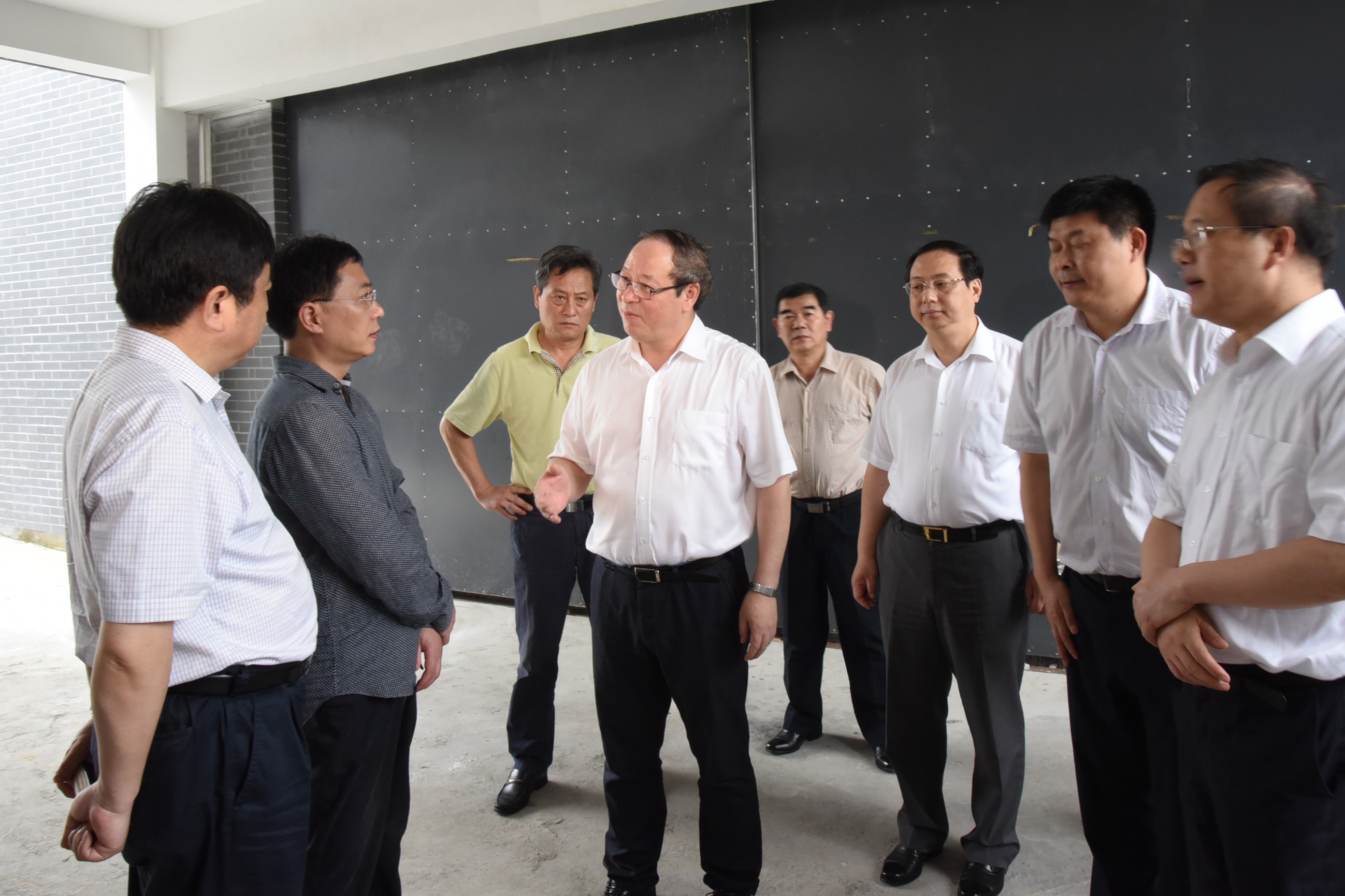 浙江省副省长彭佳学视察开云app官方版入口 - 开云专业的云端应用服务平台特种茶中心