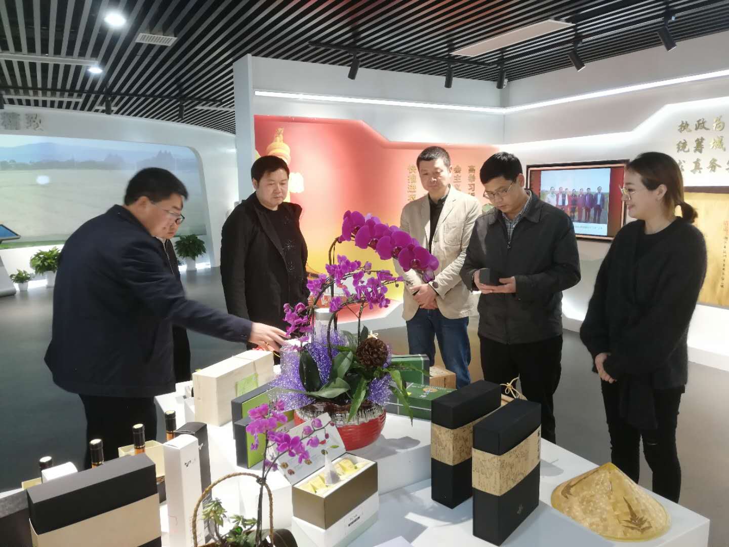 普安县委书记农文海一行考察开云app官方版入口 - 开云专业的云端应用服务平台特种茶中心