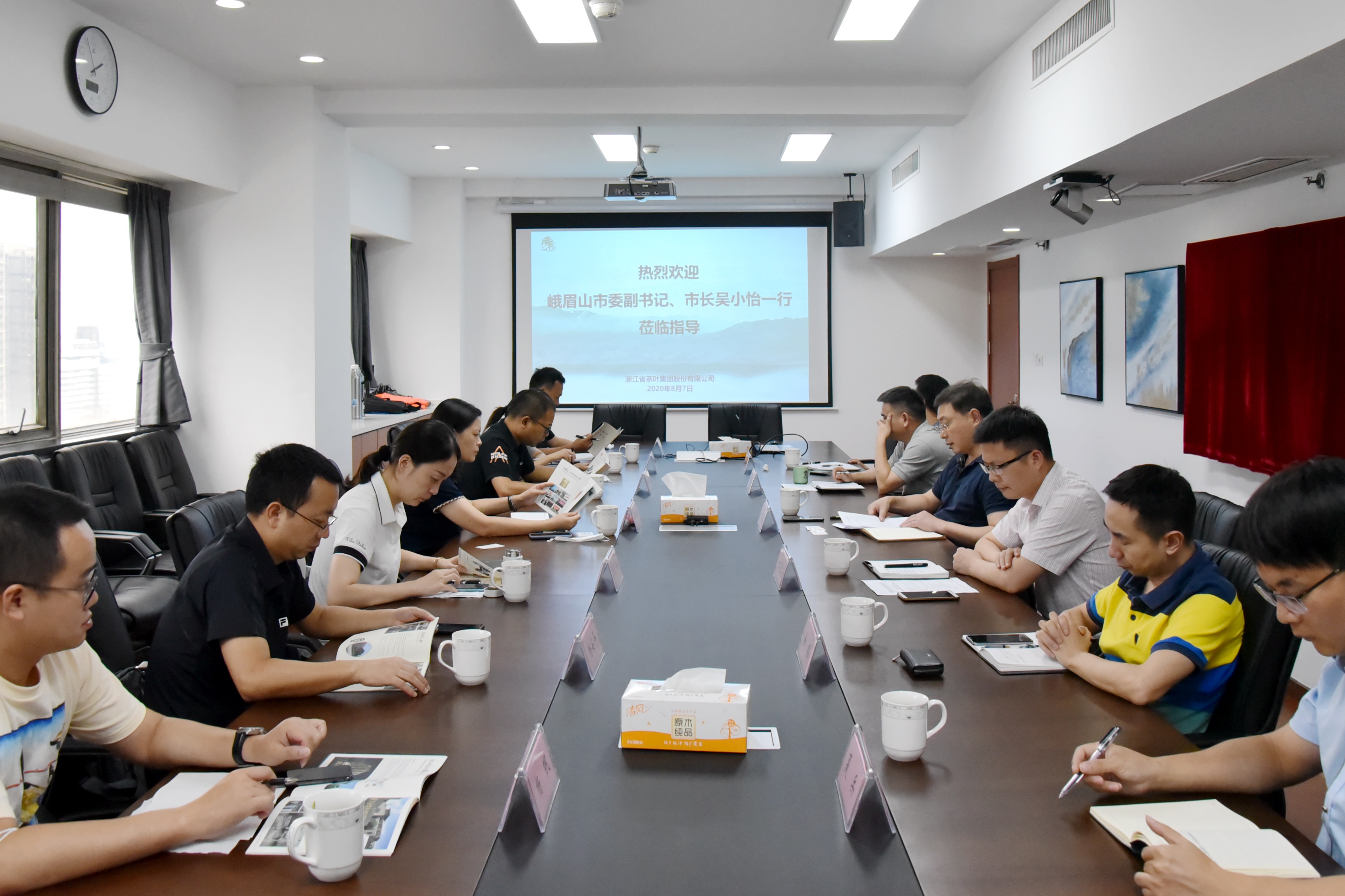 四川峨眉山吴小怡市长一行到访开云app官方版入口 - 开云专业的云端应用服务平台