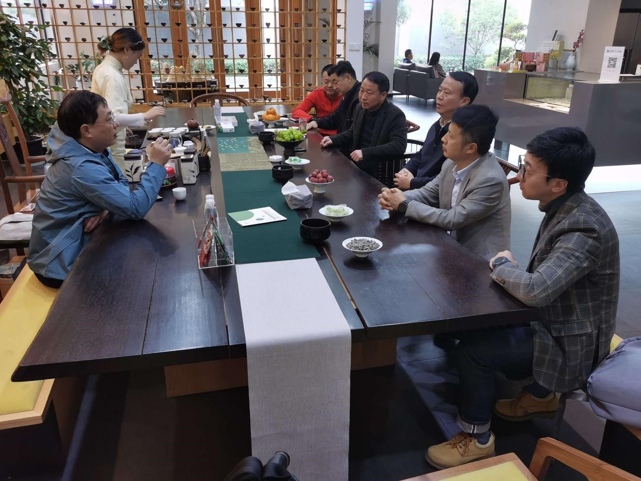 贵阳综保区党工委副书记黄良忠一行莅临开云app官方版入口 - 开云专业的云端应用服务平台考察