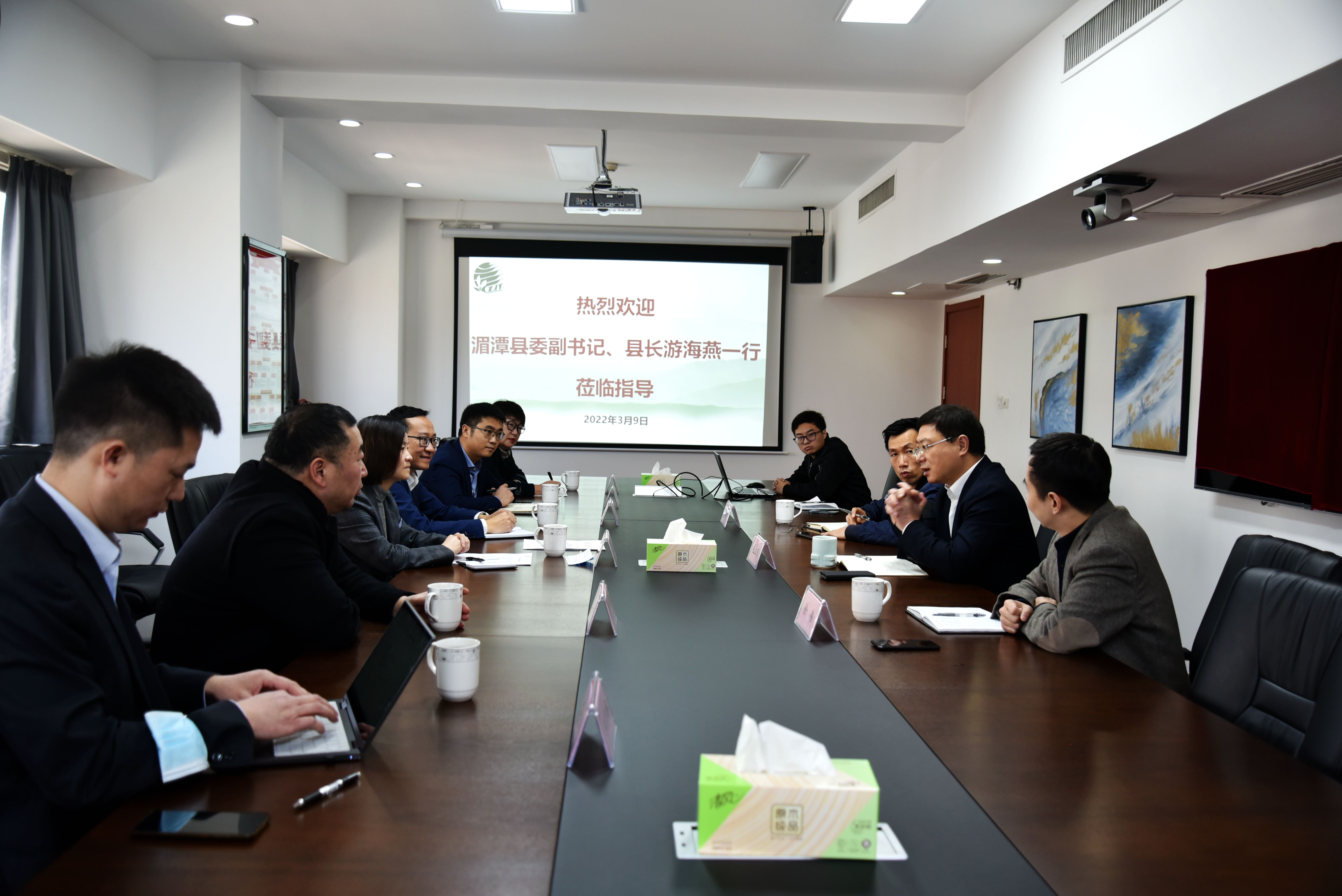 贵州省湄潭县委副书记、县长游海燕一行莅临开云app官方版入口 - 开云专业的云端应用服务平台考察交流