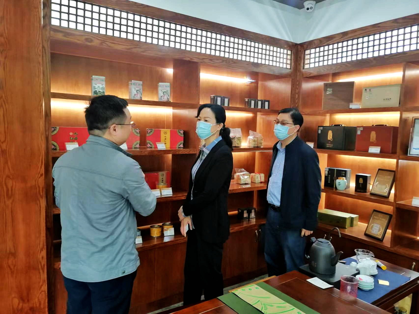 上城区政协黄爱芳主席一行来开云app官方版入口 - 开云专业的云端应用服务平台梅家坞体验中心考察