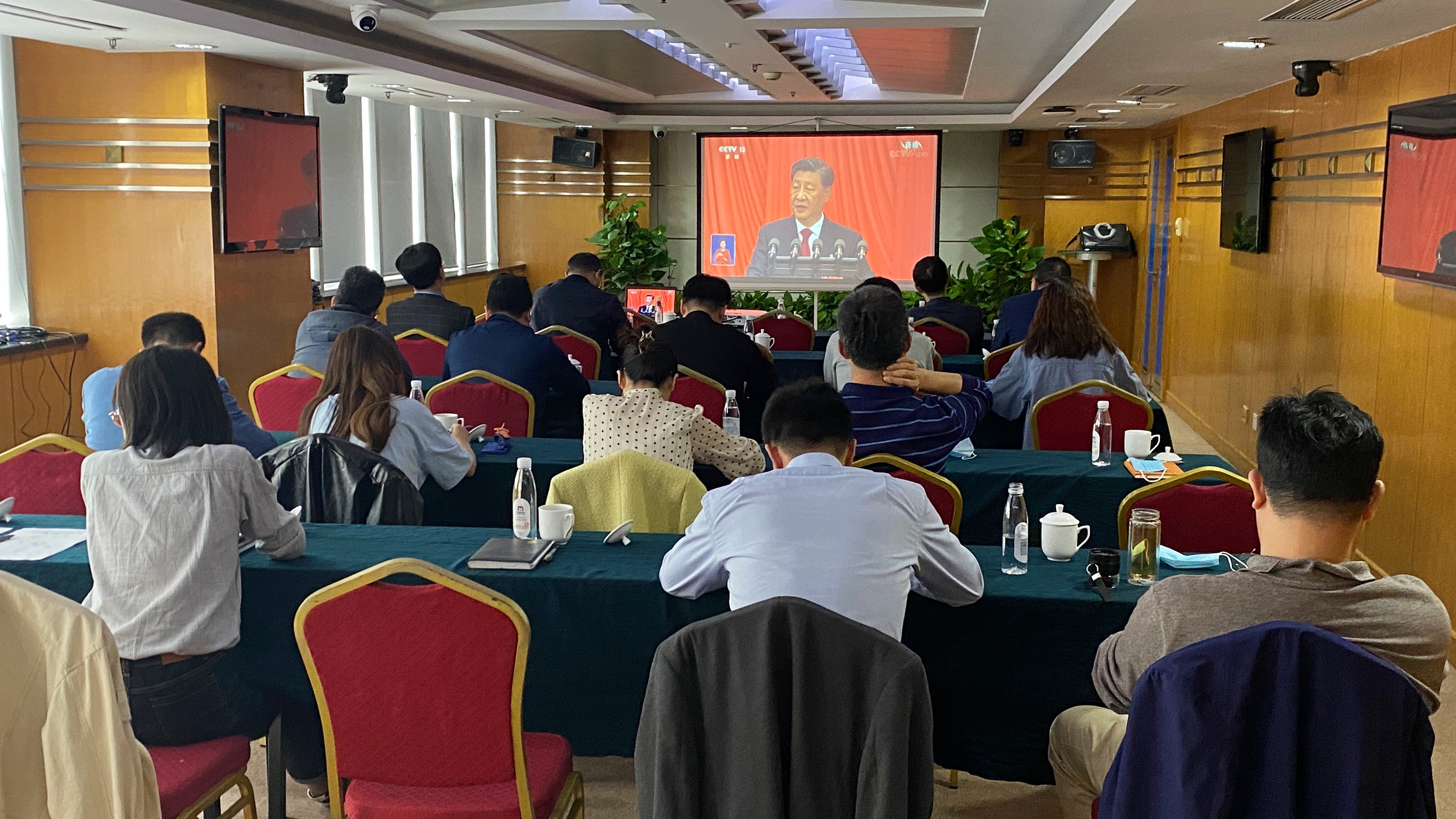 开云app官方版入口 - 开云专业的云端应用服务平台党员干部集中收看党的二十大开幕式