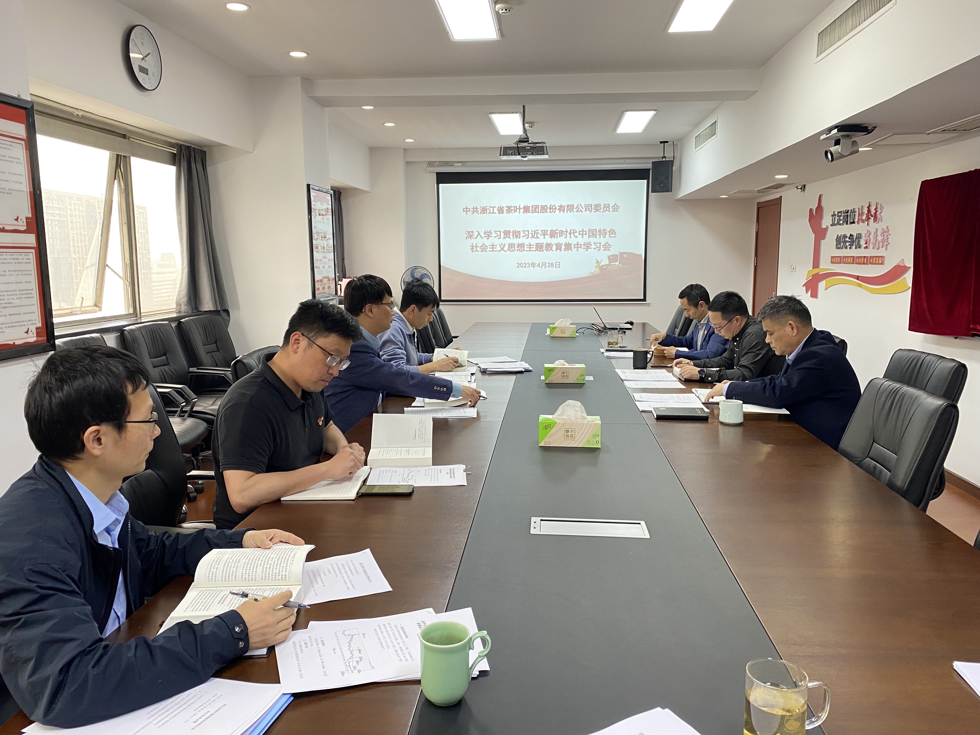 开云app官方版入口 - 开云专业的云端应用服务平台党委召开学习会集中学习《习近平著作选读》（第一卷）