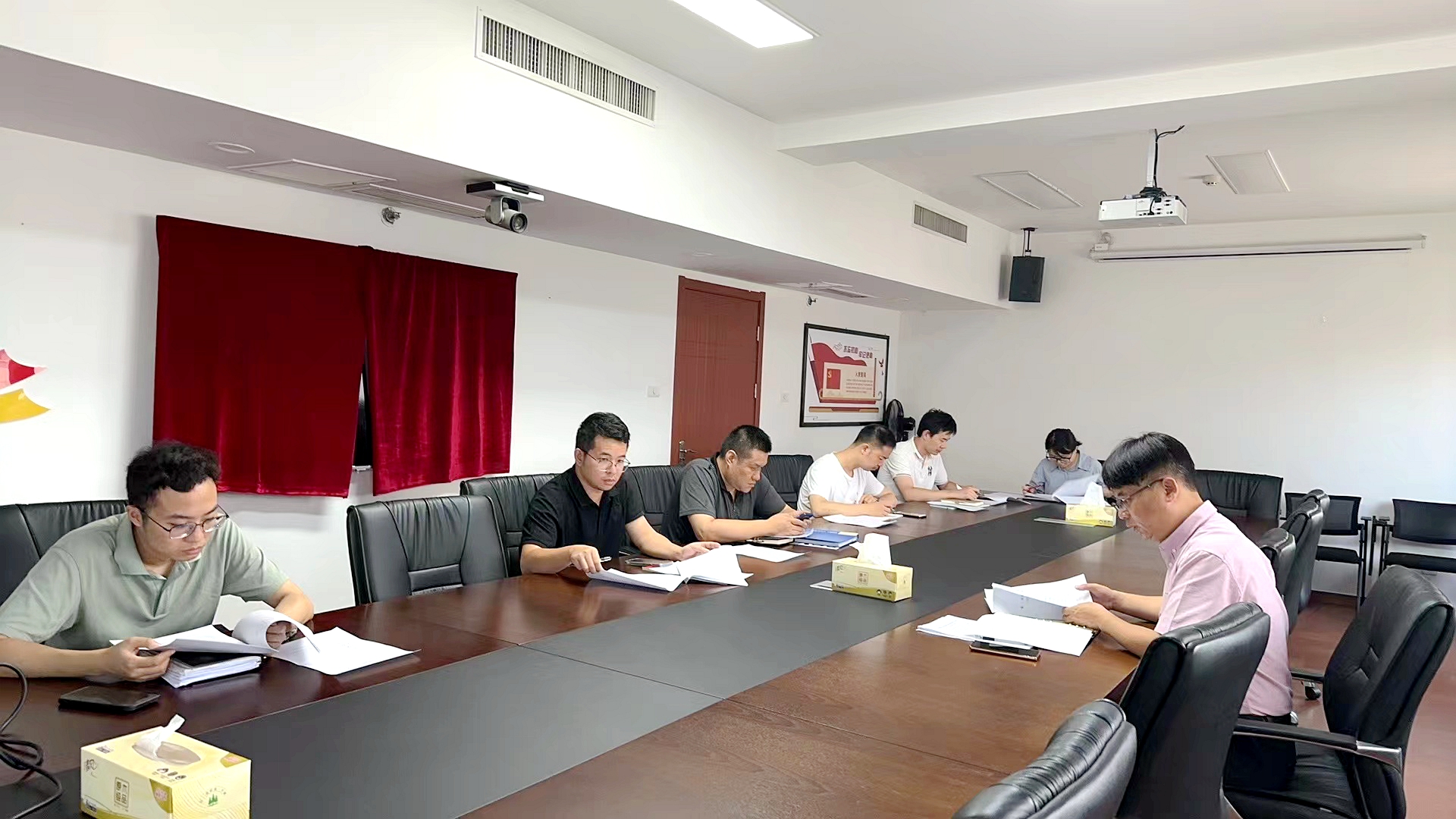 开云app官方版入口 - 开云专业的云端应用服务平台第一党支部认真学习宣传贯彻党的二十届三中全会精神