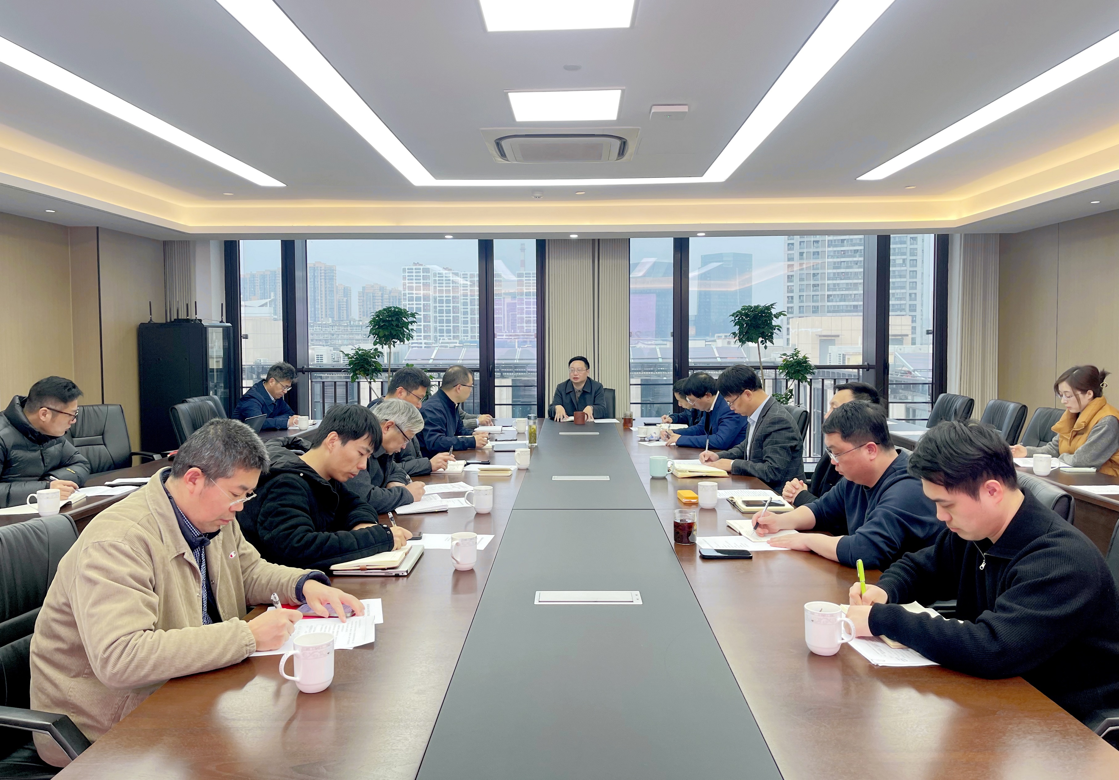 开云app官方版入口 - 开云专业的云端应用服务平台召开2025年经营工作务虚会